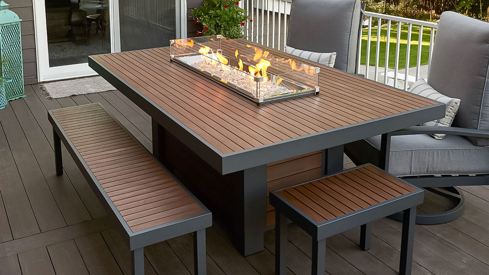 Outdoor-Great-Room-Kenwood-and-Brooks-Linear-Dining- Height-Fire-Pit